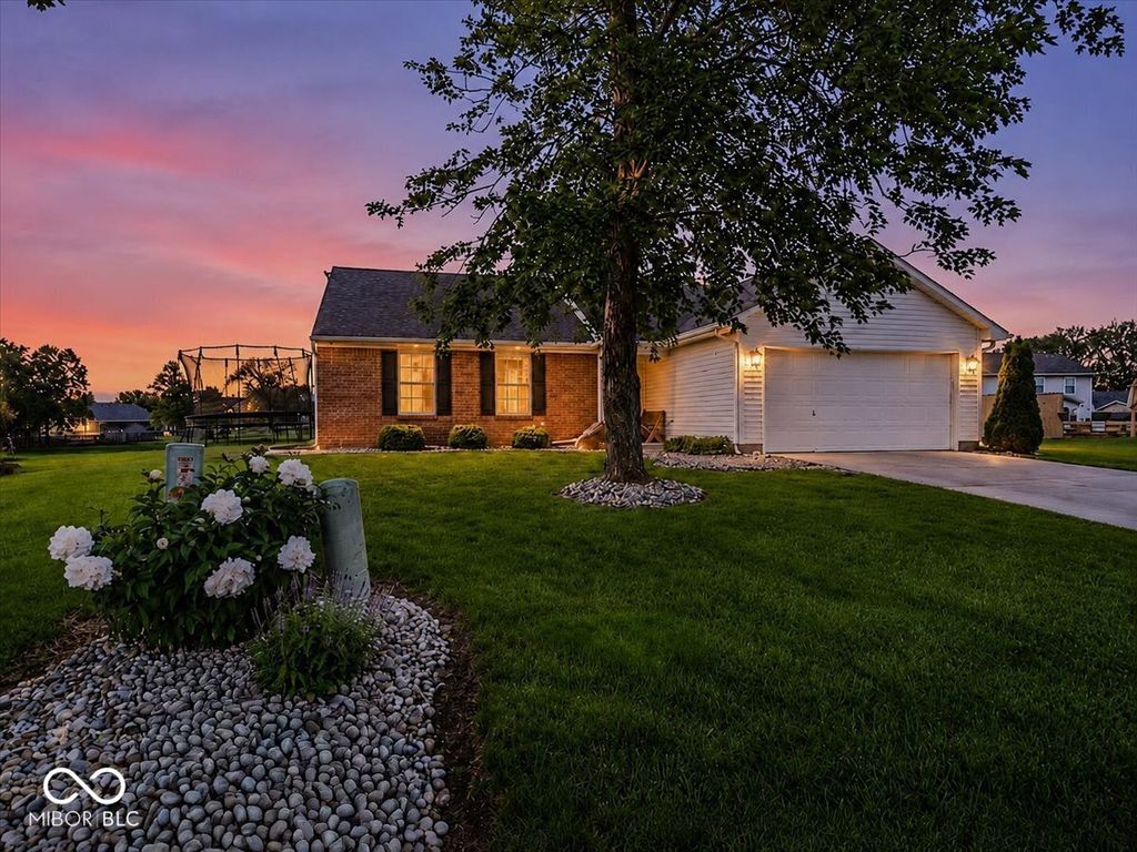 106 Kensington Court, Pittsboro, IN 46167