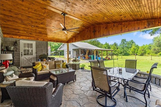 523 Round House Road, Eden, NC 27288