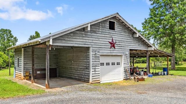 523 Round House Road, Eden, NC 27288