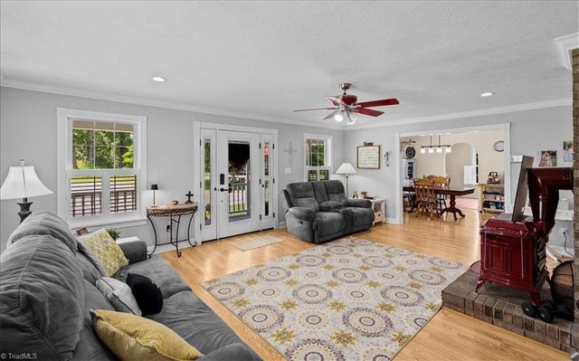 523 Round House Road, Eden, NC 27288