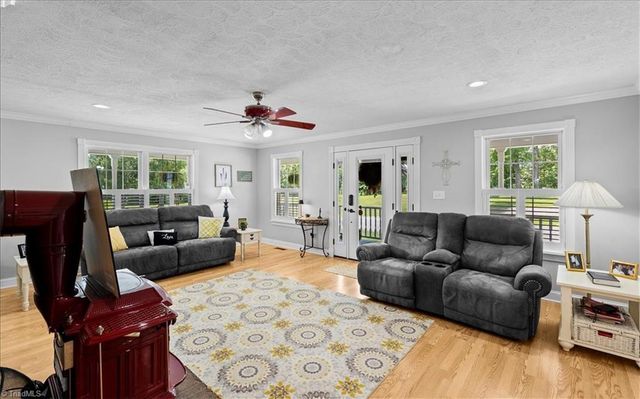 523 Round House Road, Eden, NC 27288