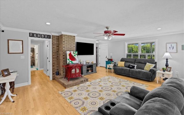 523 Round House Road, Eden, NC 27288