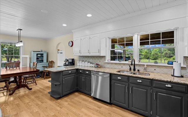 523 Round House Road, Eden, NC 27288
