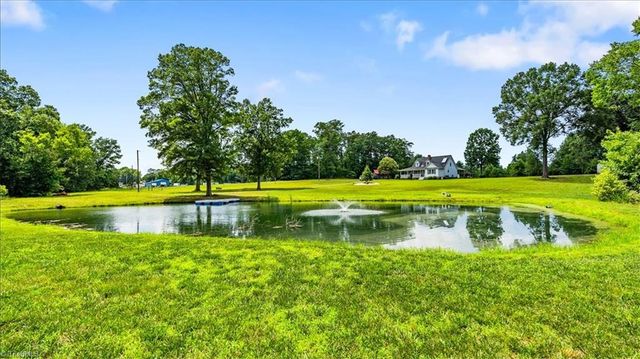 523 Round House Road, Eden, NC 27288