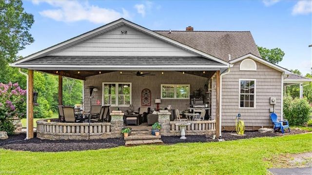 523 Round House Road, Eden, NC 27288