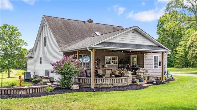 523 Round House Road, Eden, NC 27288