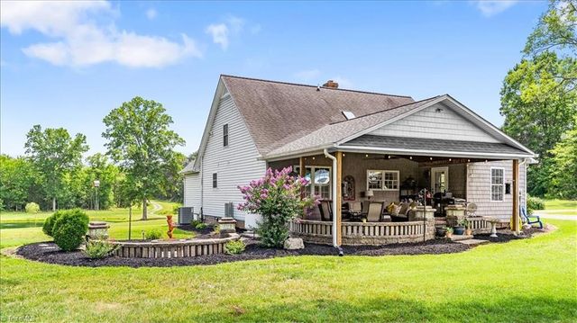 523 Round House Road, Eden, NC 27288
