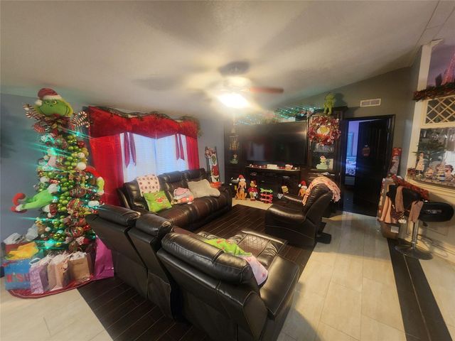 4404 34th Street, Dickinson, TX 77539