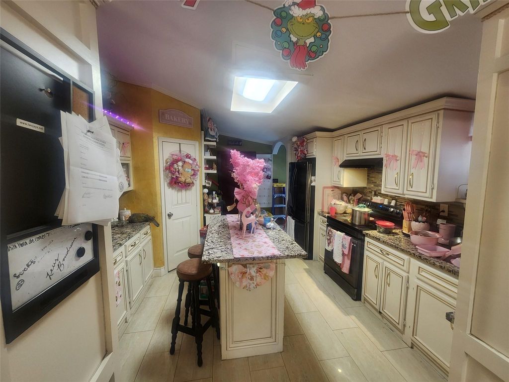 4404 34th Street, Dickinson, TX 77539