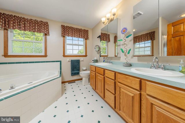 814 CANVASBACK DR, Mullica Hill, NJ 08062