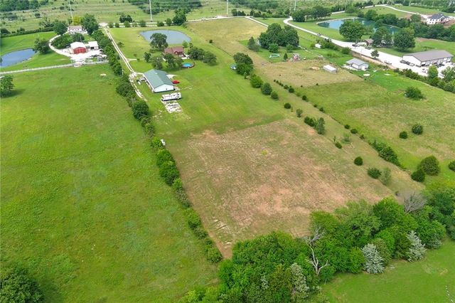 32543 W 95th Street, De Soto, KS 66018