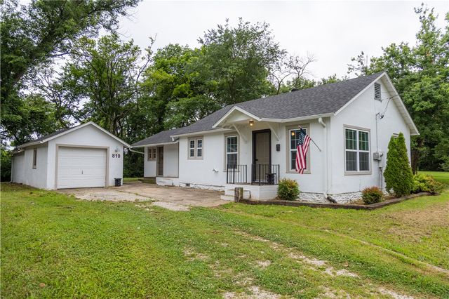 810 W Elgin Street, Siloam Springs, AR 72761
