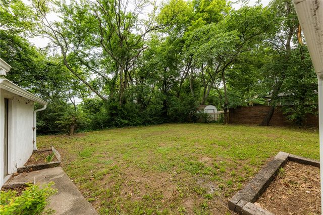810 W Elgin Street, Siloam Springs, AR 72761