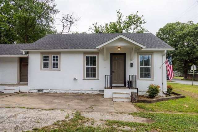 810 W Elgin Street, Siloam Springs, AR 72761