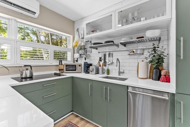 1627 NE 17th Avenue, Fort Lauderdale, FL 33305