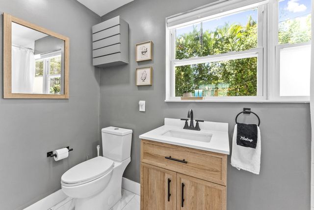 1627 NE 17th Avenue, Fort Lauderdale, FL 33305