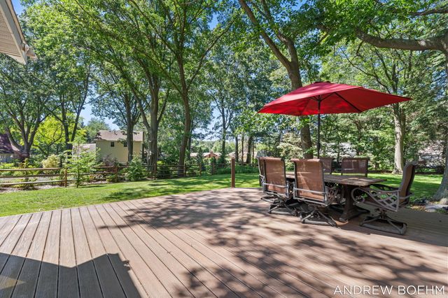 166 Wynwood Court, Holland, MI 49424