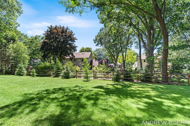 166 Wynwood Court, Holland, MI 49424
