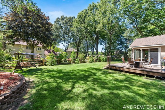 166 Wynwood Court, Holland, MI 49424