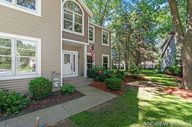 166 Wynwood Court, Holland, MI 49424