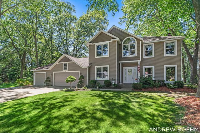 166 Wynwood Court, Holland, MI 49424