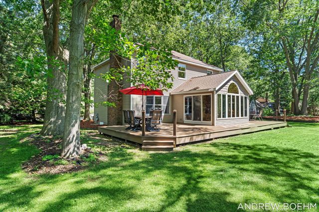 166 Wynwood Court, Holland, MI 49424