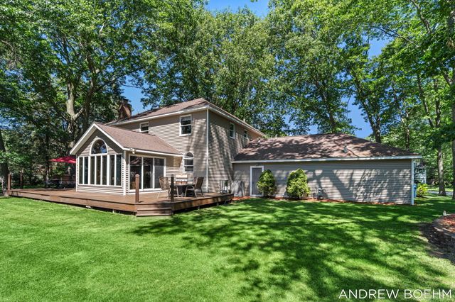 166 Wynwood Court, Holland, MI 49424