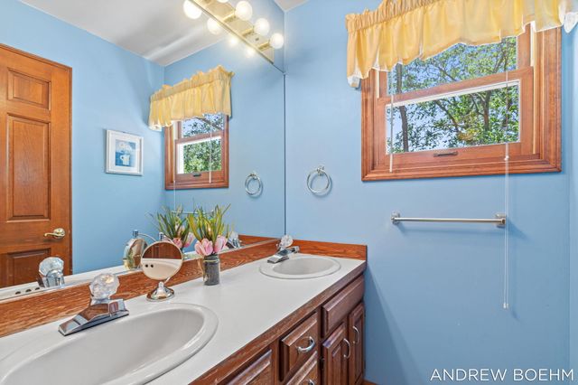 166 Wynwood Court, Holland, MI 49424