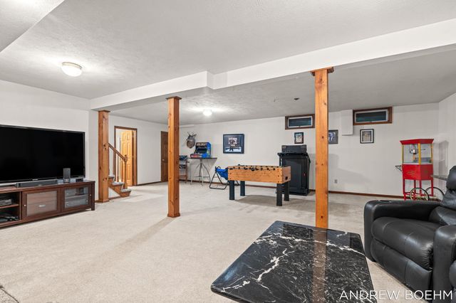 166 Wynwood Court, Holland, MI 49424