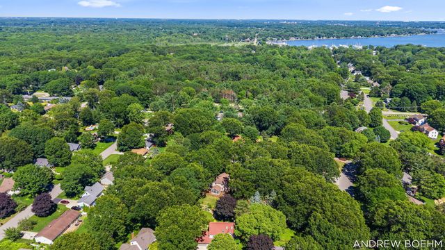 166 Wynwood Court, Holland, MI 49424