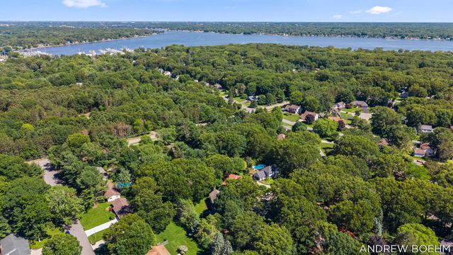 166 Wynwood Court, Holland, MI 49424