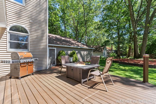 166 Wynwood Court, Holland, MI 49424