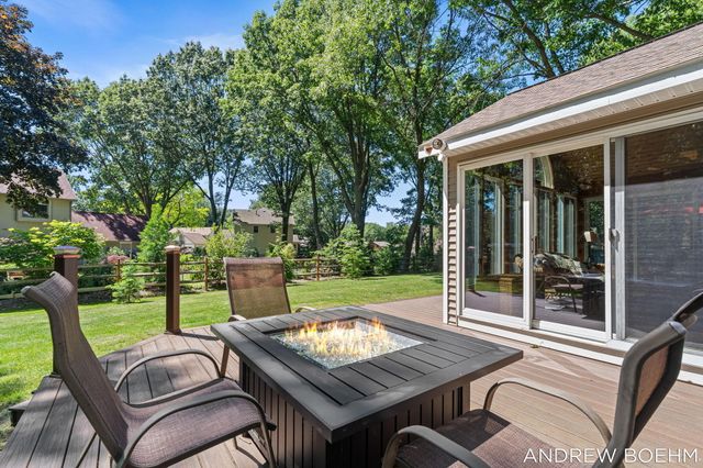 166 Wynwood Court, Holland, MI 49424