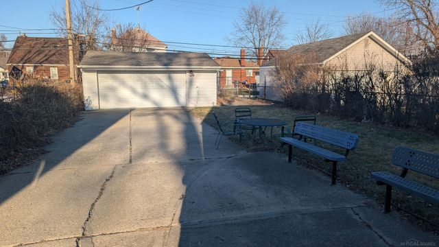 14767 Jacob Avenue, Eastpointe, MI 48021