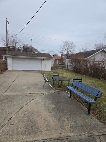 14767 Jacob Avenue, Eastpointe, MI 48021