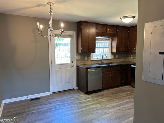 205 Maret Street, Hartwell, GA 30643
