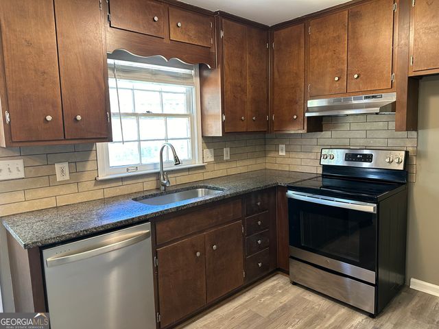 205 Maret Street, Hartwell, GA 30643