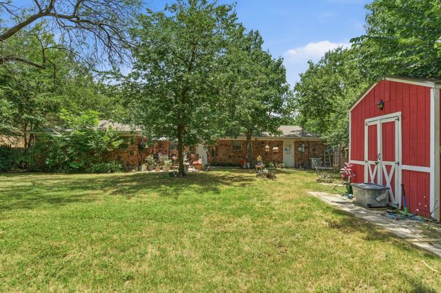 7017 Oakland Lane, North Richland Hills, TX 76180