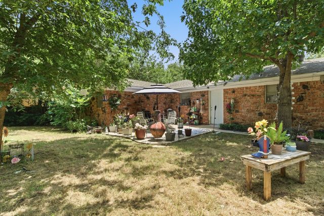 7017 Oakland Lane, North Richland Hills, TX 76180