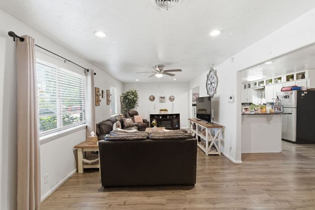 7017 Oakland Lane, North Richland Hills, TX 76180