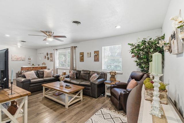 7017 Oakland Lane, North Richland Hills, TX 76180