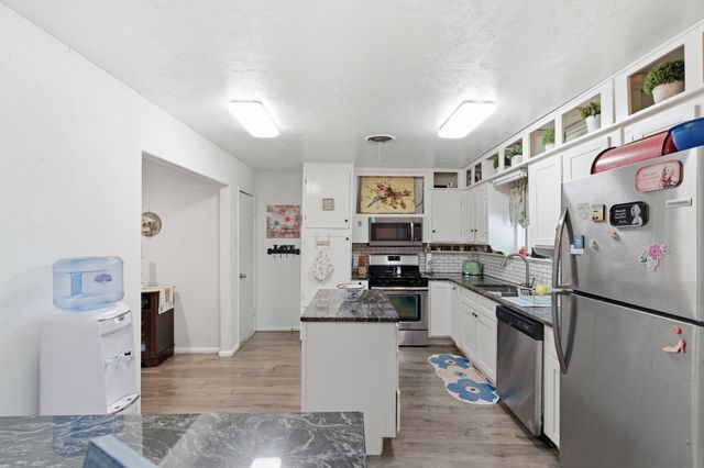 7017 Oakland Lane, North Richland Hills, TX 76180