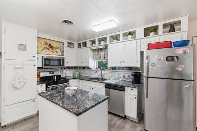 7017 Oakland Lane, North Richland Hills, TX 76180