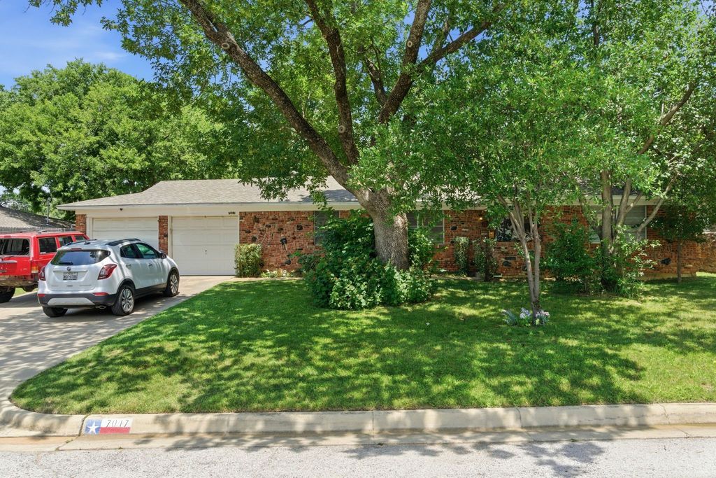 7017 Oakland Lane, North Richland Hills, TX 76180