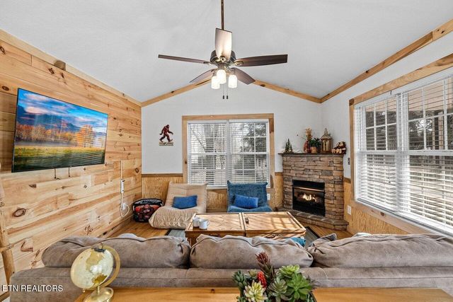 644 Lloyd Huskey Rd, Pigeon Forge, TN 37863