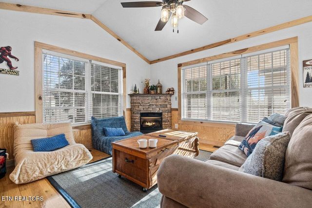 644 Lloyd Huskey Rd, Pigeon Forge, TN 37863