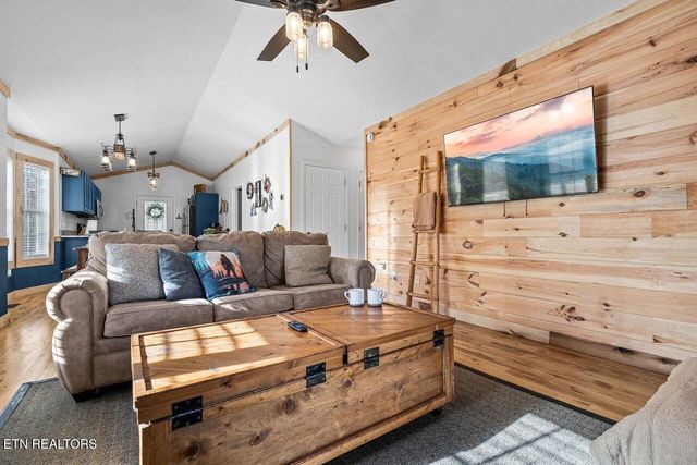 644 Lloyd Huskey Rd, Pigeon Forge, TN 37863