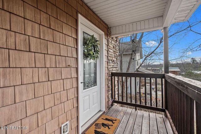 644 Lloyd Huskey Rd, Pigeon Forge, TN 37863