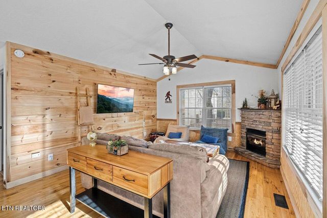 644 Lloyd Huskey Rd, Pigeon Forge, TN 37863