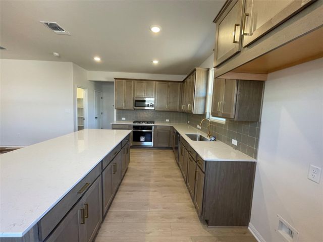 611 Palo Brea LOOP, Hutto, TX 78634